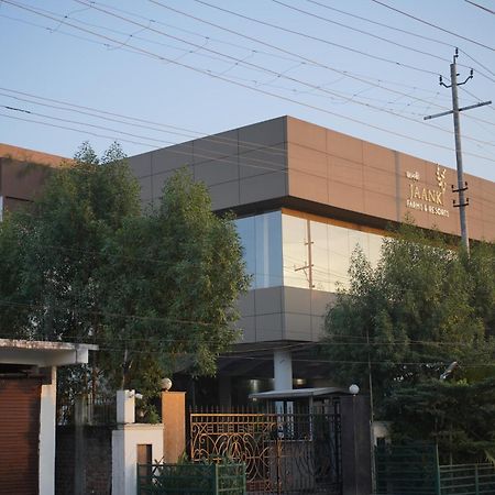 Jaanki Farms & Resorts Jorhāt Buitenkant foto