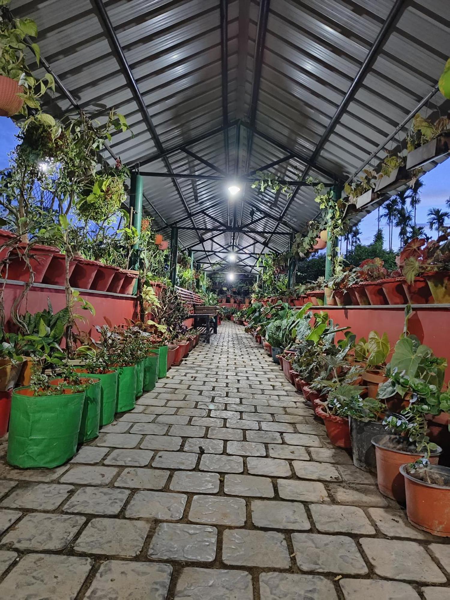 Jaanki Farms & Resorts Jorhāt Buitenkant foto