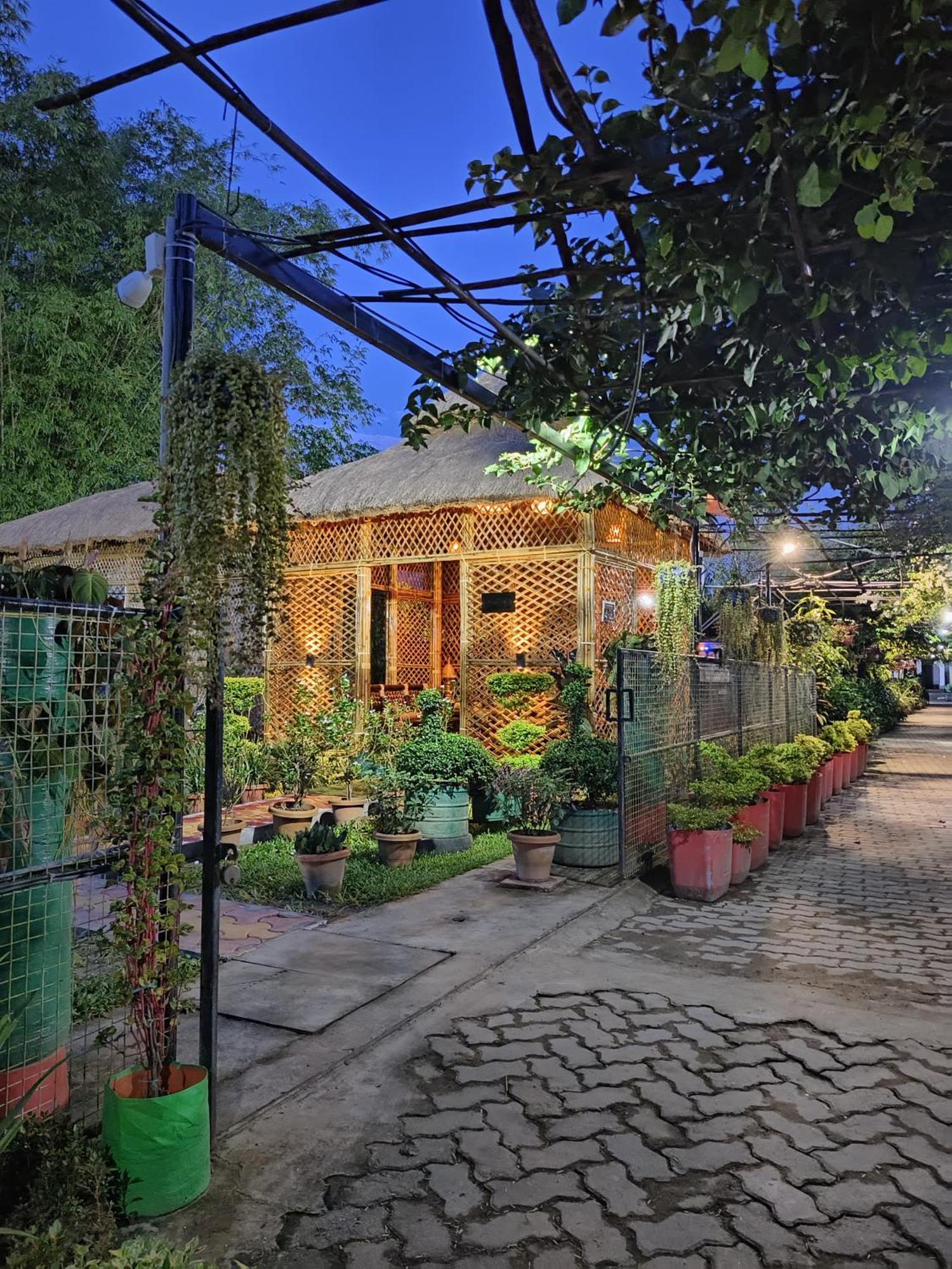 Jaanki Farms & Resorts Jorhāt Buitenkant foto