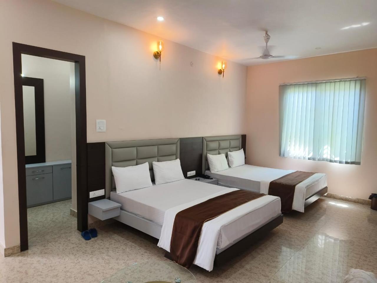 Jaanki Farms & Resorts Jorhāt Buitenkant foto