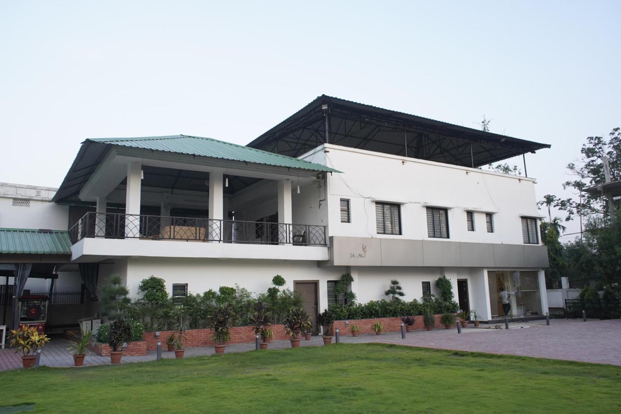 Jaanki Farms & Resorts Jorhāt Buitenkant foto